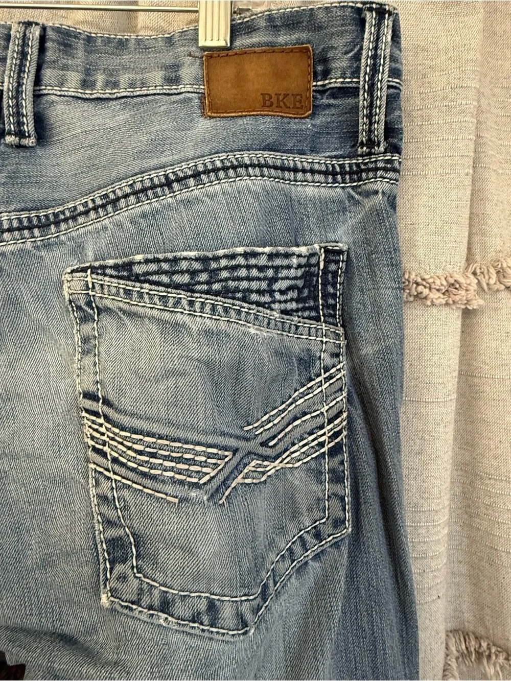 BKE Carter Jeans Men's 32R Blue Denim Light Wash Casual Distressed Bootcut Work